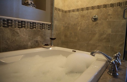 Dayton Other | Wine Country Farmhouse with Gourmet Kitchen. Perfect for Large Groups.