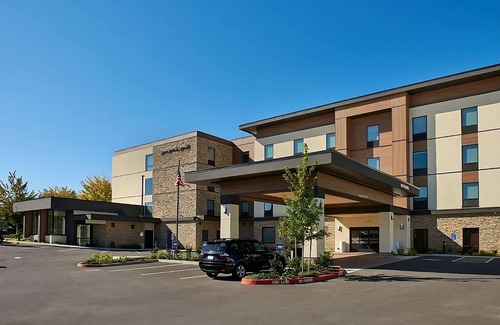Sherwood - Tualatin North Hotel | Wine Country Getaway in Sherwood! Indoor Pool, Free Breakfast, Pets Allowed!