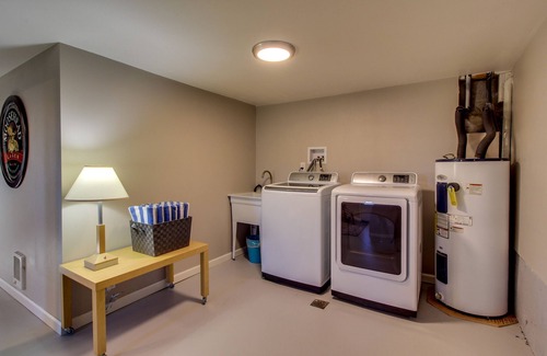 Dundee House | Wine country home with game room & valley view - dog-friendly