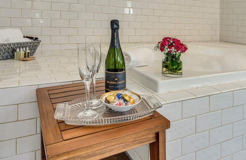 Calistoga House | Wine Country Luxury: 5 King Rooms with En-Suite Baths in Napa Valley!