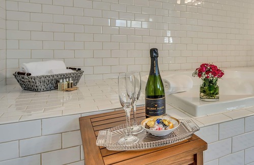 Calistoga House | Wine Country Luxury: 5 King Rooms with En-Suite Baths in Napa Valley!