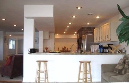 Auburn House | WINE COUNTRY modern Lake House , 6 bedrooms , sleeps 20