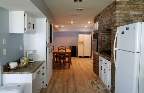 Auburn House | WINE COUNTRY modern Lake House , 6 bedrooms , sleeps 20