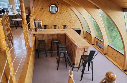Auburn House | WINE COUNTRY modern Lake House , 6 bedrooms , sleeps 20