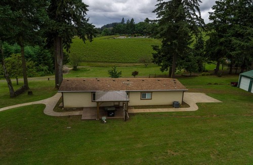 Dayton House | Wine Country Retreat With Vineyard Views, Huge Patio, Free Tastings, Gazebo, BBQ, Plush Furniture