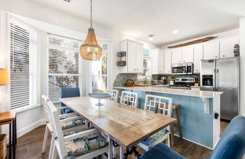 Santa Rosa Beach House | Wine Down- 300 yards to the Beach- Overlooking Community Pool- 2 Bikes