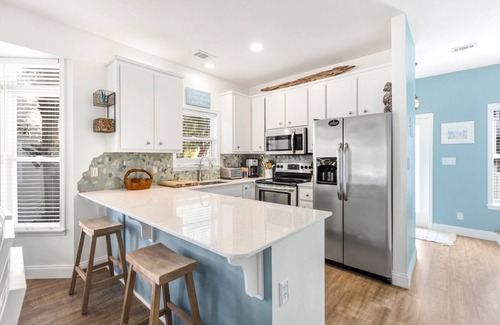 Santa Rosa Beach House | Wine Down- 300 yards to the Beach- Overlooking Community Pool- 2 Bikes