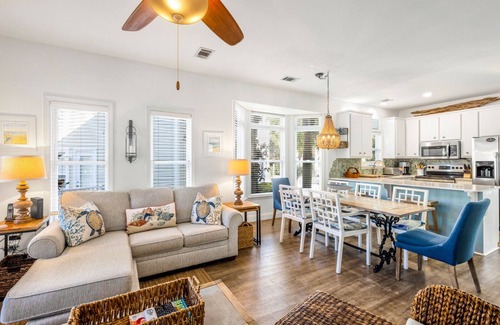Santa Rosa Beach House | Wine Down- 300 yards to the Beach- Overlooking Community Pool- 2 Bikes