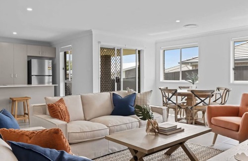 Cessnock House | Wine Down 700m walk to Cessnock CBD
