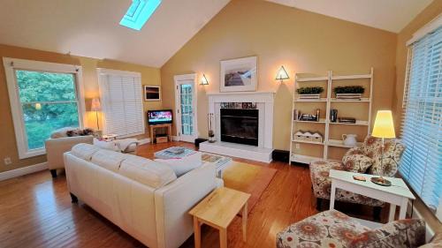 Union Pier House | Wine Down