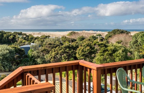 Mangawhai Heads Cottage | Wine Downtime - Mangawhai Holiday Home