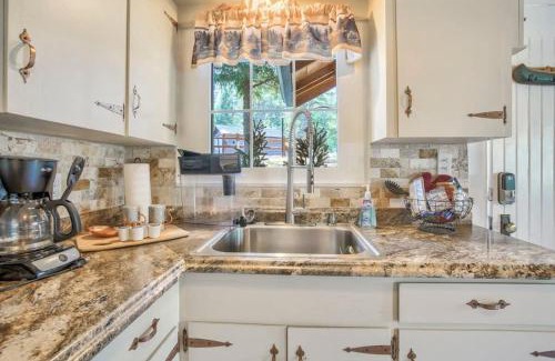 Cascade-Chipita Park House | Wine Gazebo Pikes Peak Mountain Log Cabin