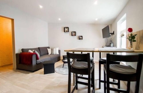 Castillon-la-Bataille Apartment | Wine Not, lovely apartment in the city, near St Emilion