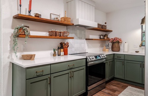 Johnson City House | Wine Trail Retreat w/Fire Pit, Grill, Walk to JC Lights