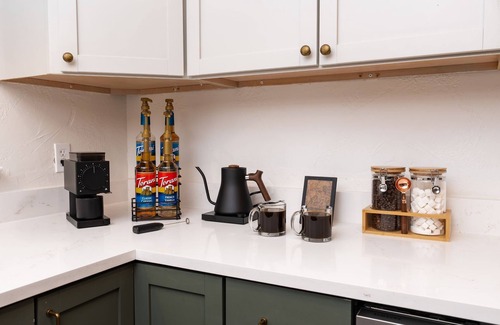 Johnson City House | Wine Trail Retreat w/Fire Pit, Grill, Walk to JC Lights