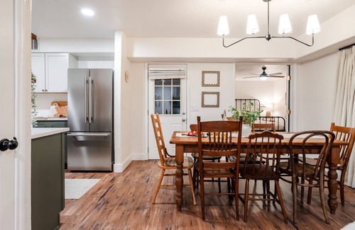 Johnson City House | Wine Trail Retreat w/Fire Pit, Grill, Walk to JC Lights