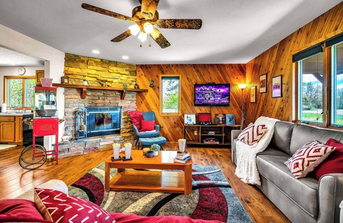 Adrian Cabin | Wine & Vinyl Vacation Home ~ Wine, Vinyl Records, Popcorn Machine, Private Deck