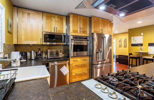 Hayward House | ‼️Wine, Waves & Comfort‼️| 2BR Bay Area Beauty