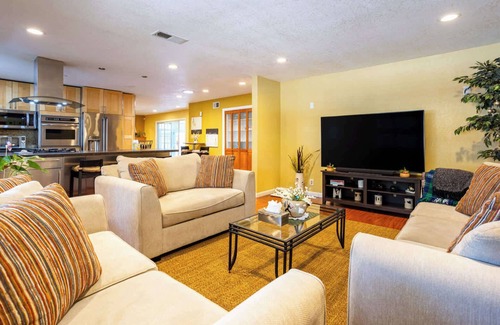 Hayward House | ‼️Wine, Waves & Comfort‼️| 2BR Bay Area Beauty