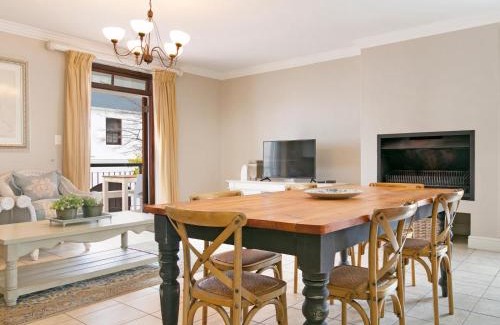 Stellenbosch Cabin | Winelands Golf Lodges 10