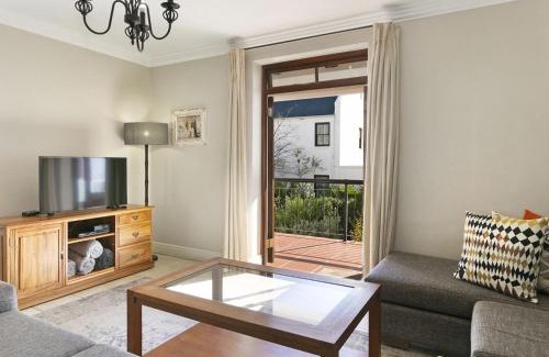Stellenbosch Cabin | Winelands Golf Lodges 11