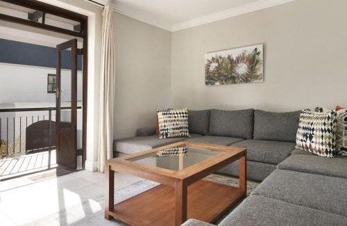 Stellenbosch Cabin | Winelands Golf Lodges 11