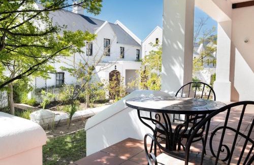 Stellenbosch Cabin | Winelands Golf Lodges 13