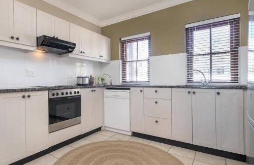 Stellenbosch Cabin | Winelands Golf Lodges 13