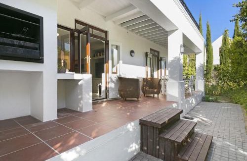 Stellenbosch Cabin | Winelands Golf Lodges 22