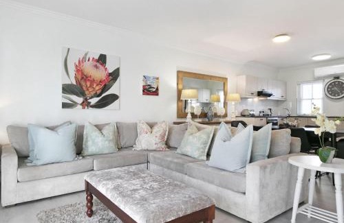 Stellenbosch Cabin | Winelands Golf Lodges 22