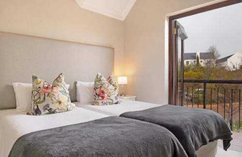 Stellenbosch Cabin | Winelands Golf Lodges 26