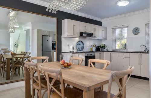 Stellenbosch Cabin | Winelands Golf Lodges 27