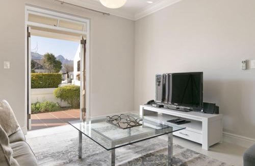 Stellenbosch Cabin | Winelands Golf Lodges 33