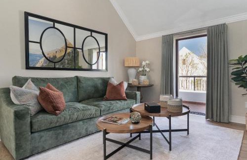 Stellenbosch Cabin | Winelands Golf Lodges 39