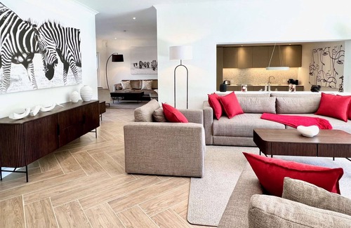 Franschhoek House | winelands living - sauna, pool, walking distance to town center