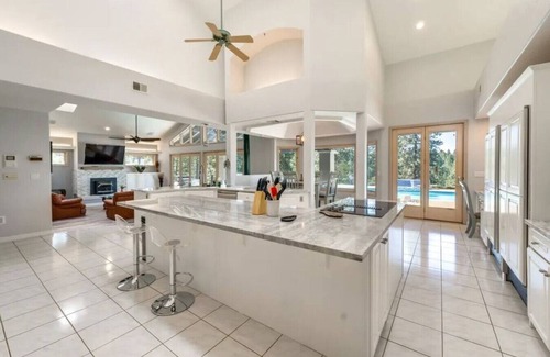 Placerville House | Wineries-Close to Tahoe-Pool-Apple Mountain Golf