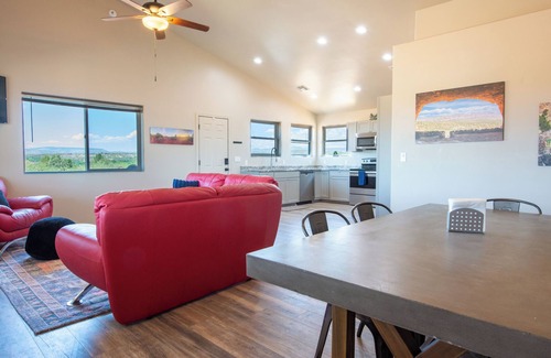 Cornville House | Winery Ranch Bungalow, Romantic Getaway with Private Hot Tub!