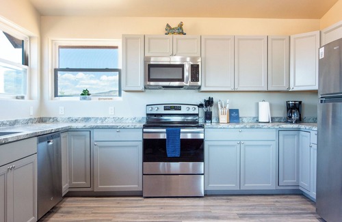 Cornville House | Winery Ranch Bungalow, Romantic Getaway with Private Hot Tub!