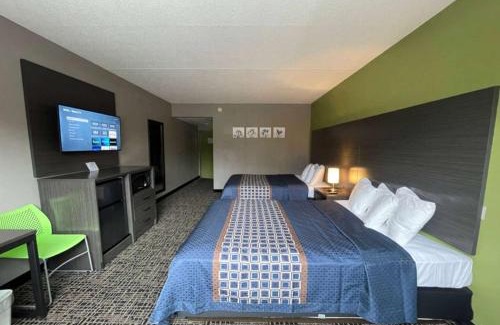 Lake George Hotel | Wingate by Wyndham Lake George