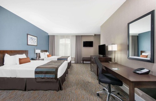 Downtown Niagara Falls Hotel | Wingate by Wyndham Niagara Falls