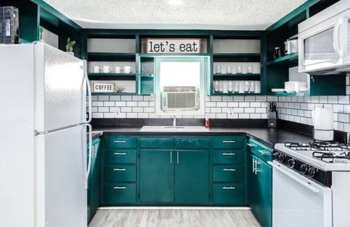 South Overton House | Wings Den - LBK 2BR/1BA - One Block From TTU