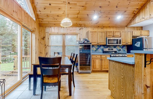 Stratton and Bromley Ski Areas House | Winhall Woodland House | Winhall Home w/large deck - near Stratton & Bromley