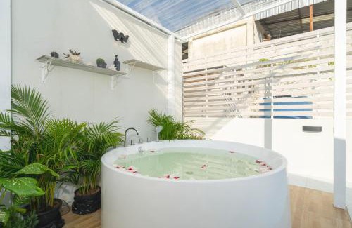 Patong House | Wink Centre House 10 Patong Beach