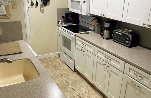 Gilford Condo | Winnipesaukee Condo Walk to Beach, Pool, Near Gunstock