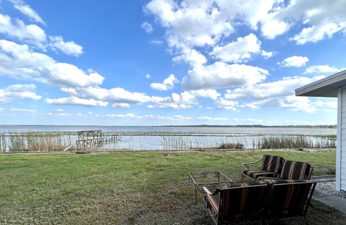Florida South Atlantic Coast House | WINTER 24-25 NOW AVAILABLE ! Amazing Views, Great Fishing Lake and Pet Friendly!