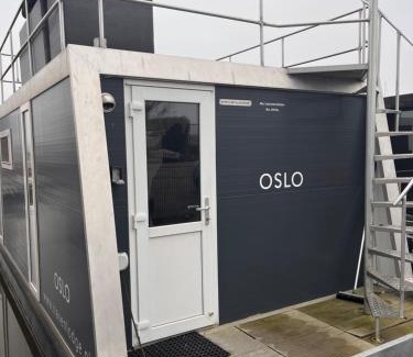 Monnickendam Boat Rental | Winter at our Houseboat "Oslo"