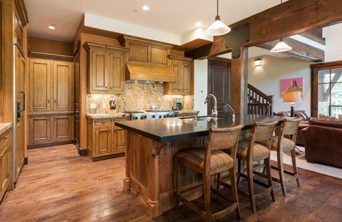 North Park City Cottage | Winter Dates Available! Glorious Cottage, Silver Star #15, with Private Hot Tub