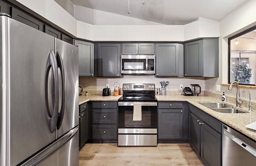 Phoenix House | Winter Fun- Sleeps 16- Heated pool - optional