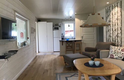 Hestra House | Winter garden and living room with view on the lake, 2 bedrooms.