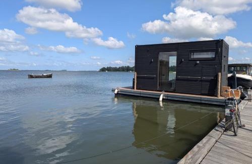 Monnickendam Boat Rental | Winter Getaway Houseboat Stay Romantic